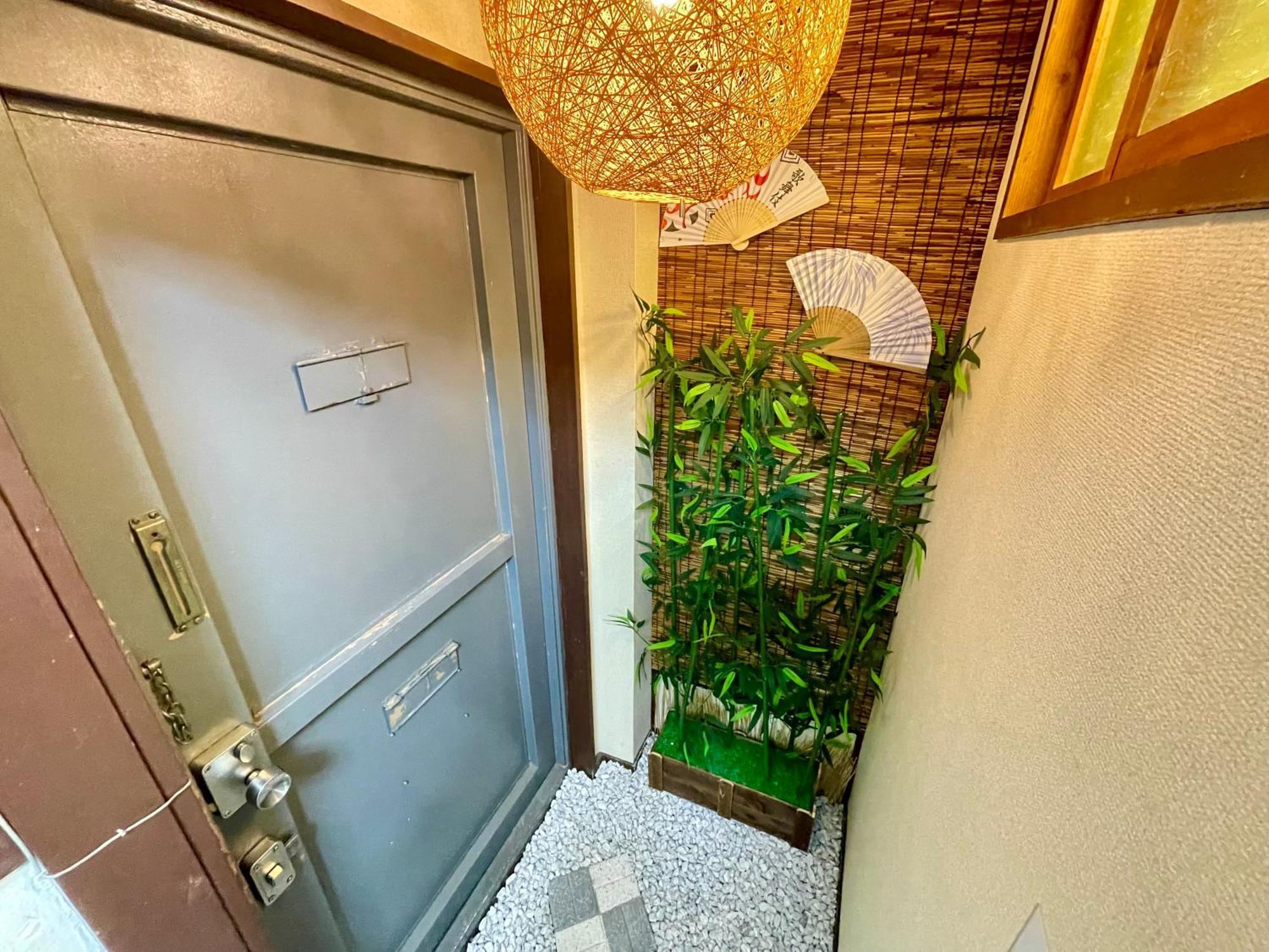 Cool Syowa Retro Style Manga&Anime Apt Sinjuku Kabukicho Tokyo Exterior photo